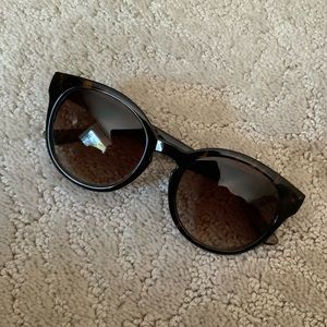 tortoise shell sunglasses